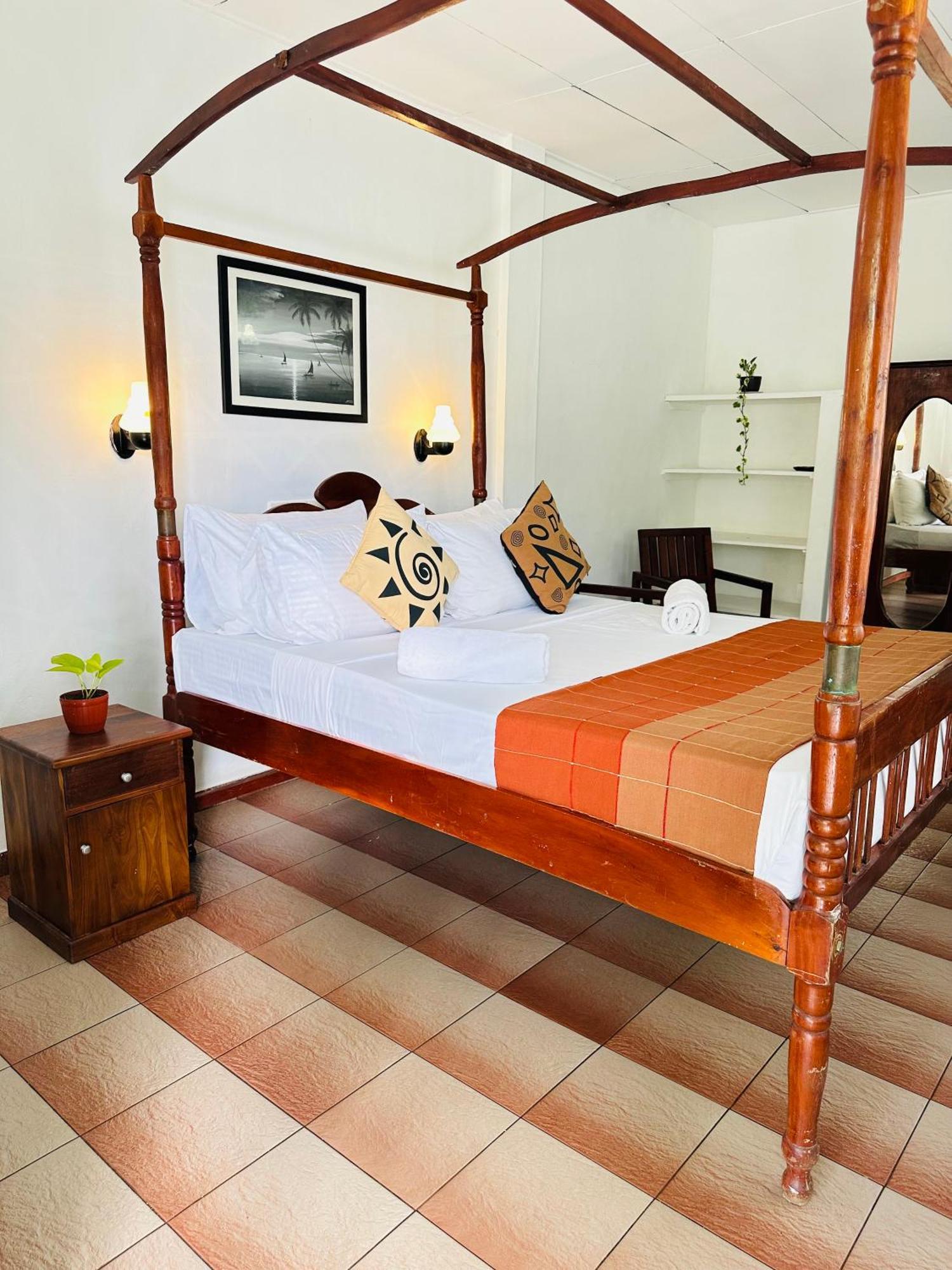 Villa 47 Hikkaduwa Buitenkant foto